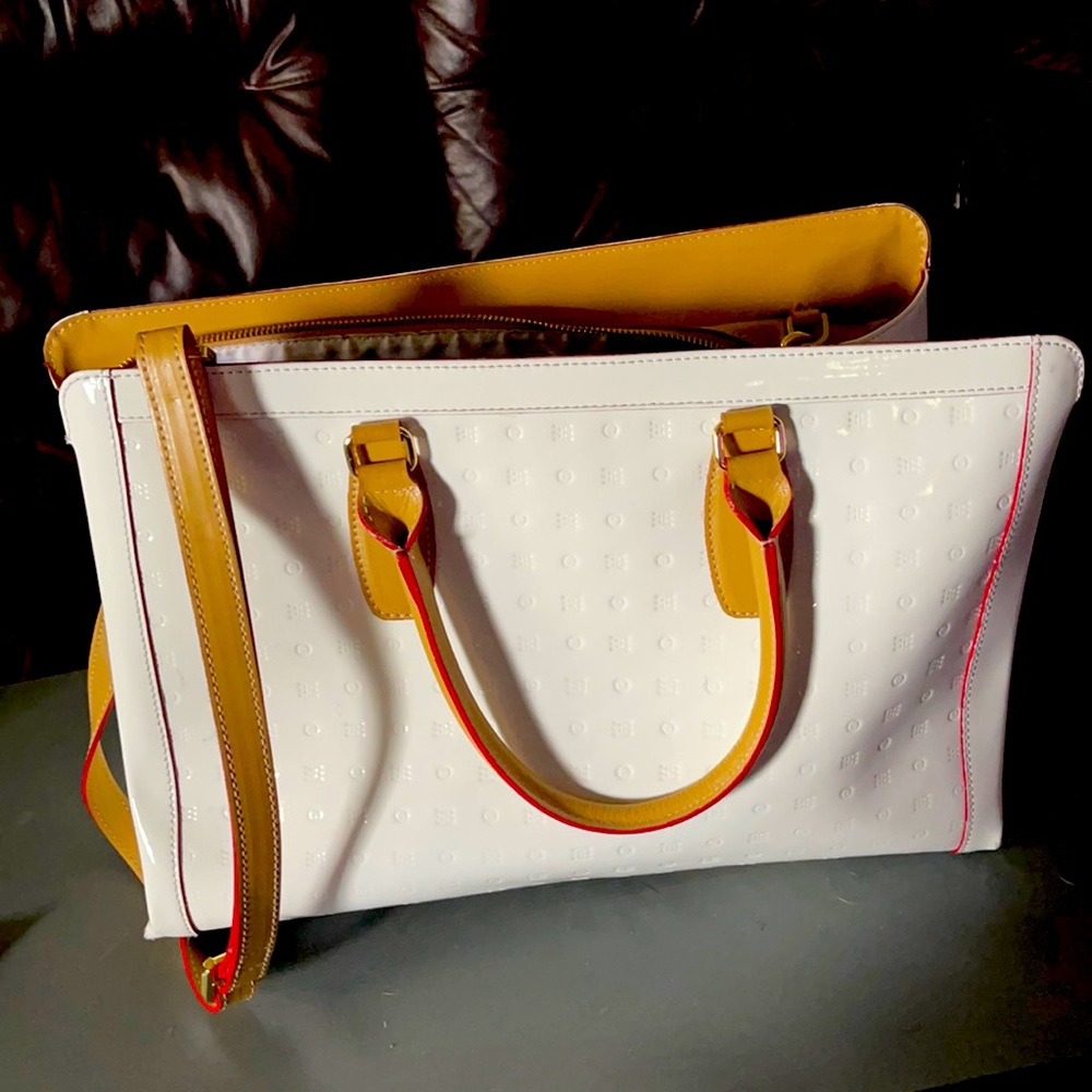 White Arcadia tote purse slightly used no marks or tears